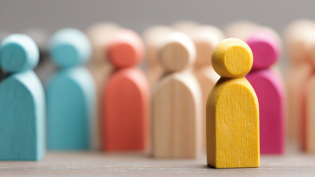 Descubra os prós e contras das avaliações compradas e como construir uma reputação sólida com feedbacks genuínos e éticos.